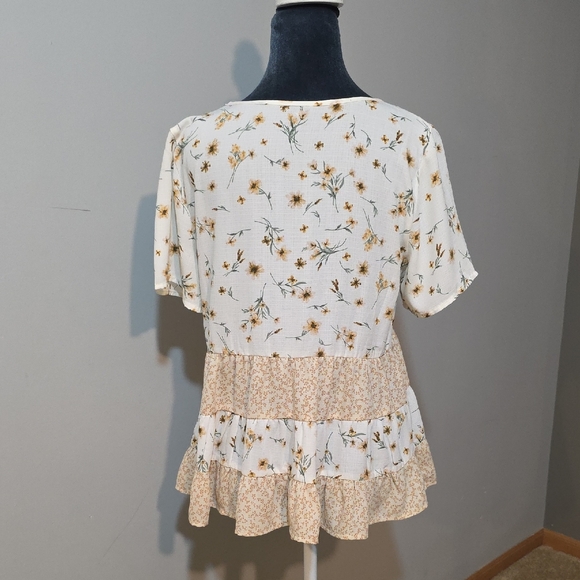 Paper Crane Floral Ruffle Hem Blouse Sz Med. - Picture 3 of 6